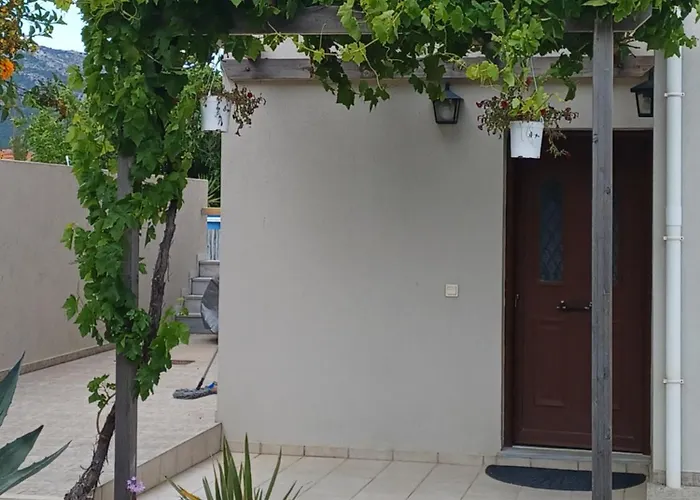 Richmond Greece פורוס