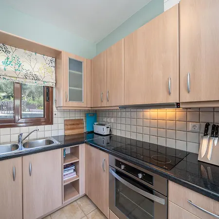 فيلة Richmond Greece بوروس