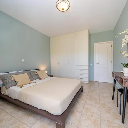 فيلة Richmond Greece بوروس